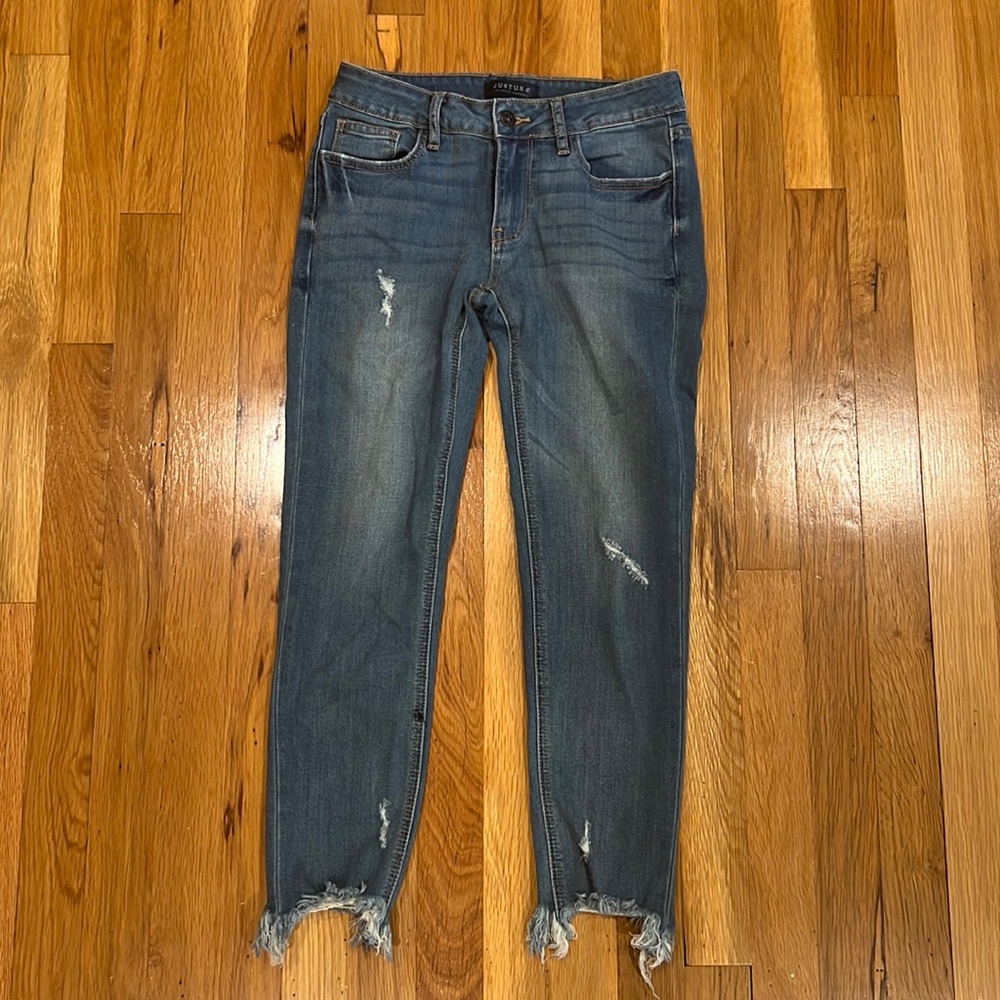 JUSTUSA cropped, distressed, blue jeans